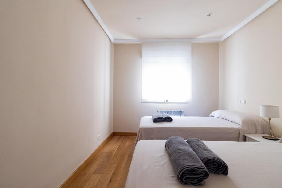 Apartamento Centro Gijon Con Parking Apartment ภายนอก รูปภาพ